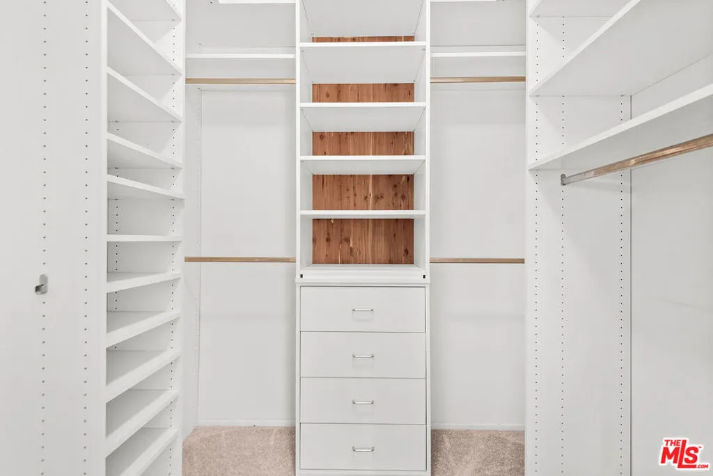 4736 Park Encino Lane 215, Encino, California 91436 home-pic-19